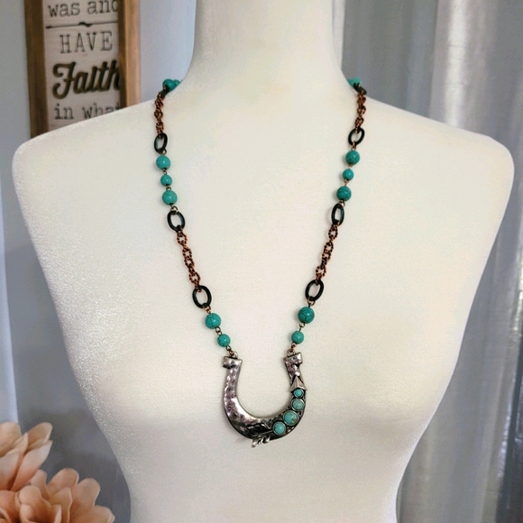 SOLD 🐎4/$20 Necklace & Earing Set - Picture 2 of 6